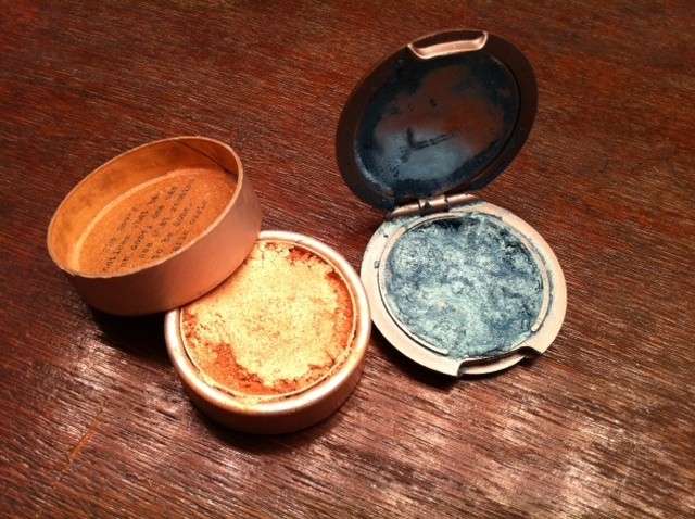 Restoring broken powder makeup, the final product.