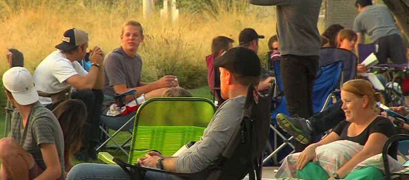 Utahns camp out at Apple store ahead of iPhone 5 release