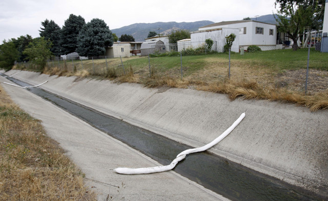 No residue from oil sprayed in Mill Creek water