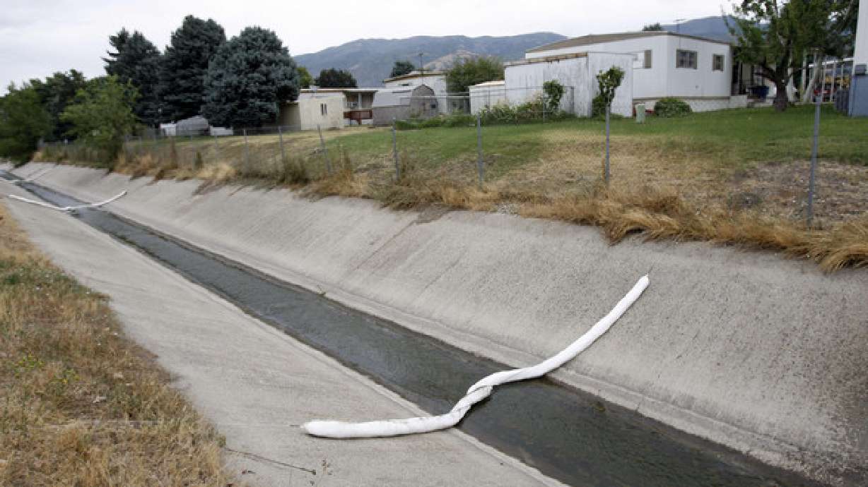 No residue from oil sprayed in Mill Creek water