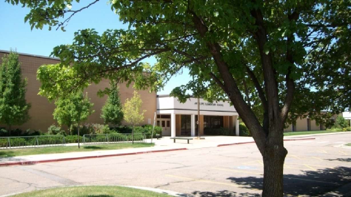 School tries new way to get kids walking