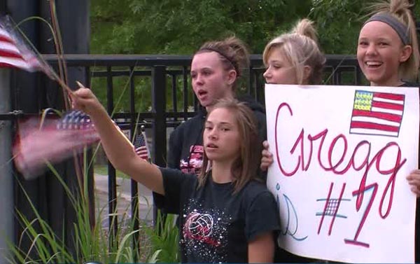 Champion wrestler gets hero's welcome home