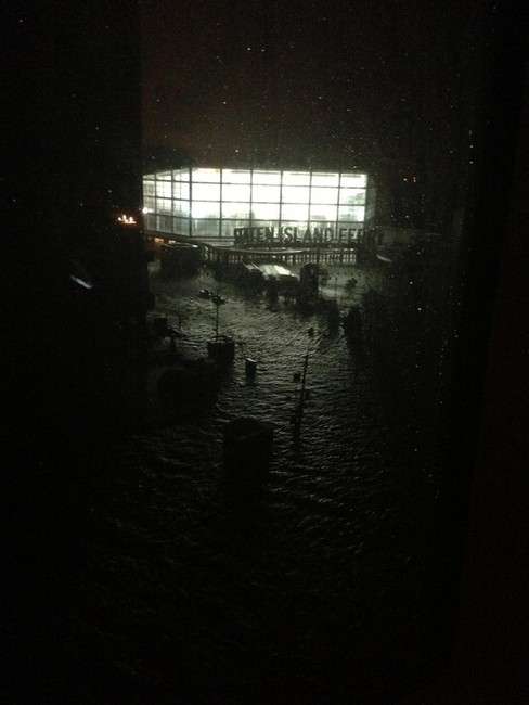 New York City apartment building lobby (Photo: Jascha Clark)