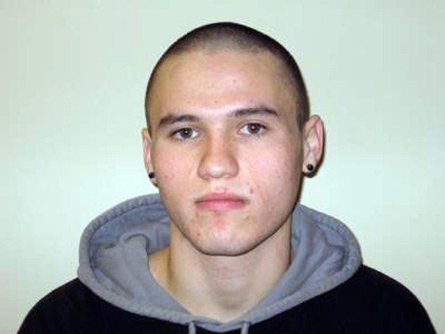 Man accused of choking girlfriend in cemetery, stabbing 2 arrested