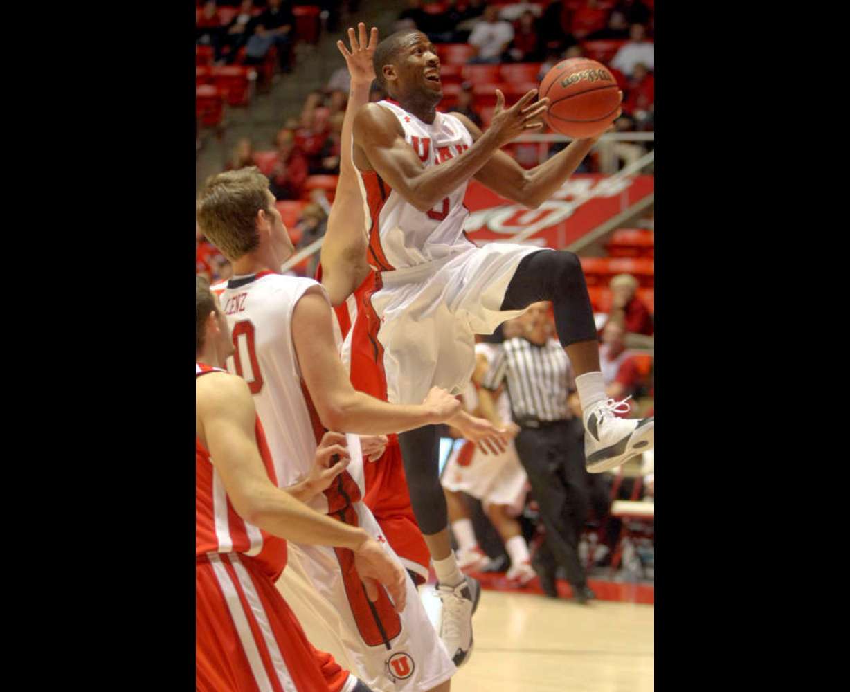 The University of Utah's Jarred DuBois shoots the ball during a basketball game against Simon Fraser (Kristin Murphy, Deseret News)