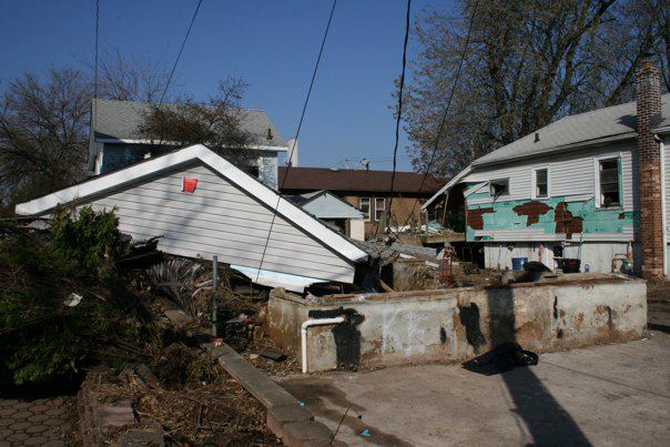 After Sandy, strangers piece together victims' broken lives