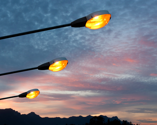 City council OKs controversial streetlight fee