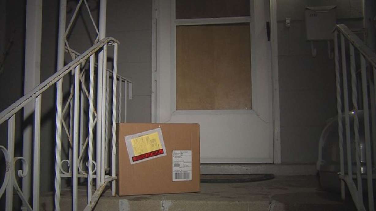 Fugitive accused of stealing packages off front porches