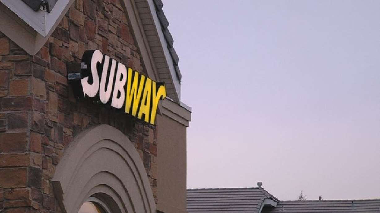 Police look for man who robbed Subway restaurant