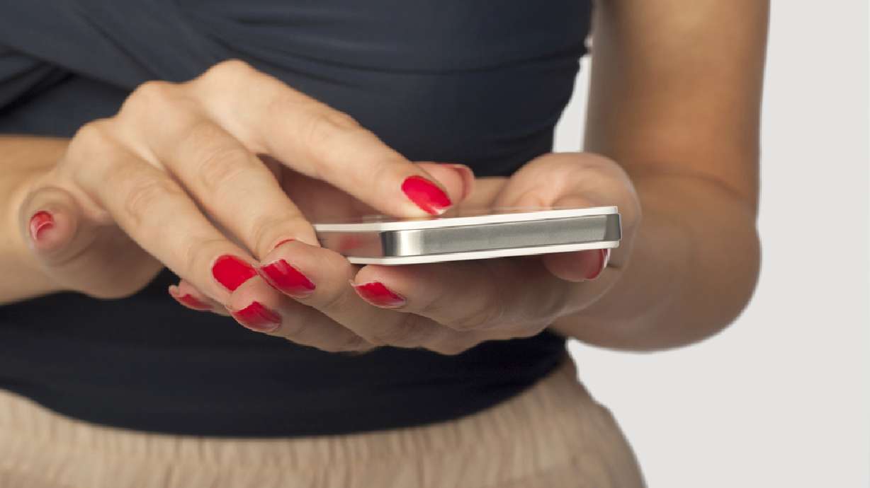 Women consume more social media on smartphones, study shows