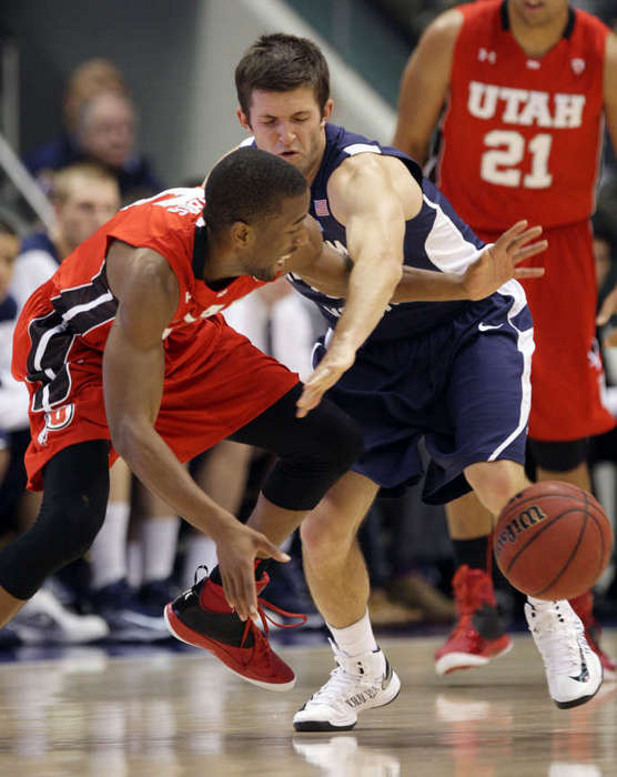 Utah Utes guard Jarred DuBois (5) and Brigham Young Cougars guard Craig Cusick (2) compete for the ball. (Jeffrey D. Allred/Deseret News)