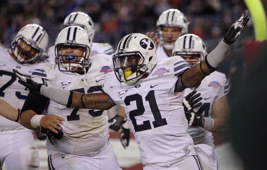 Brigham Young Cougars running back Jamaal Williams (21)celebrates his touchdown (Jeffrey D. Allred, Deseret News)