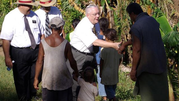 Church leader visits areas affected by Samoa cyclone 