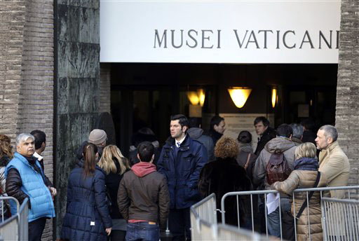 It's 'cash only' now for tourists at the Vatican