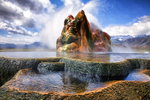 The Fly Geyser is a beautiful geyser in western Nevada. (Photo: WarrenWillisPhotography.com)