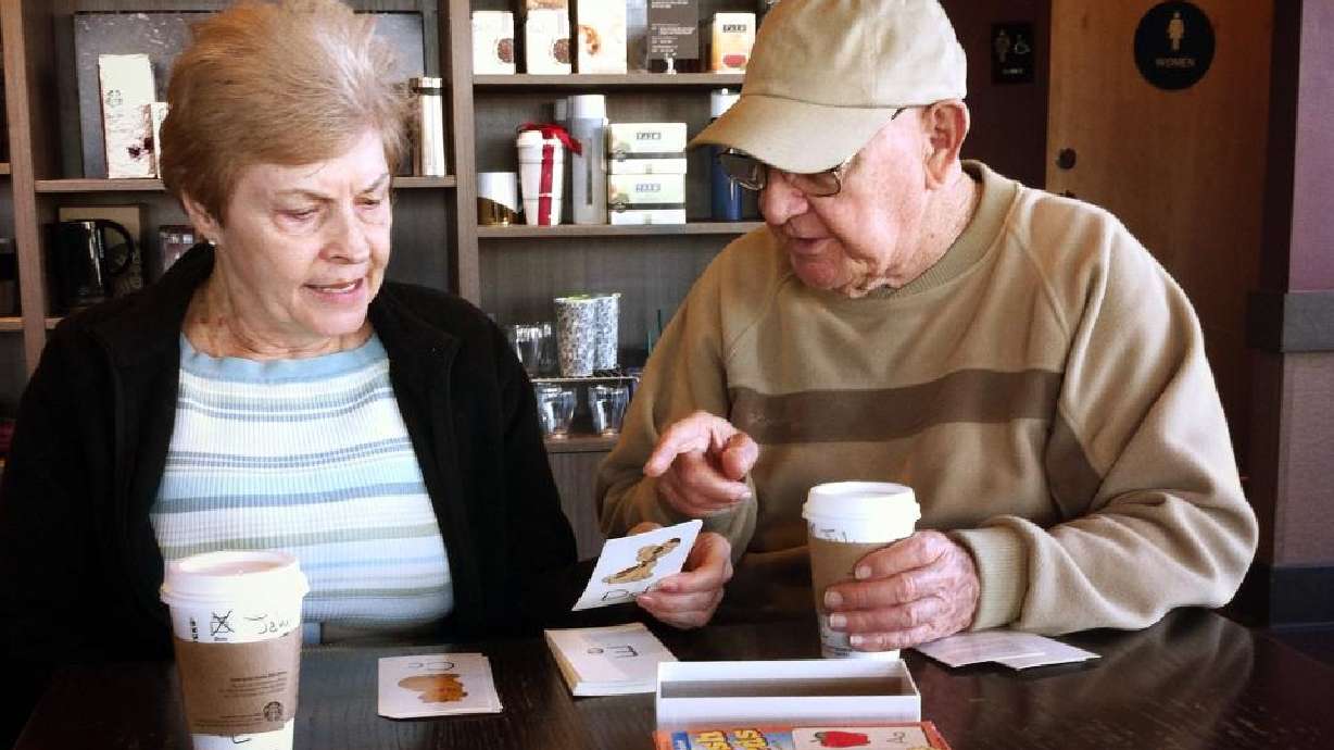 Photo of elderly man teaching girlfriend to read goes viral