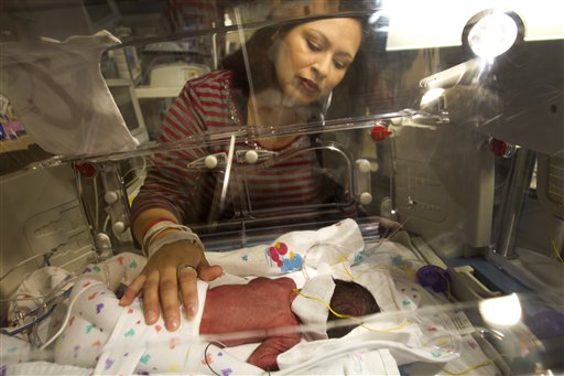 Mother delivers two sets of identical twins in Texas