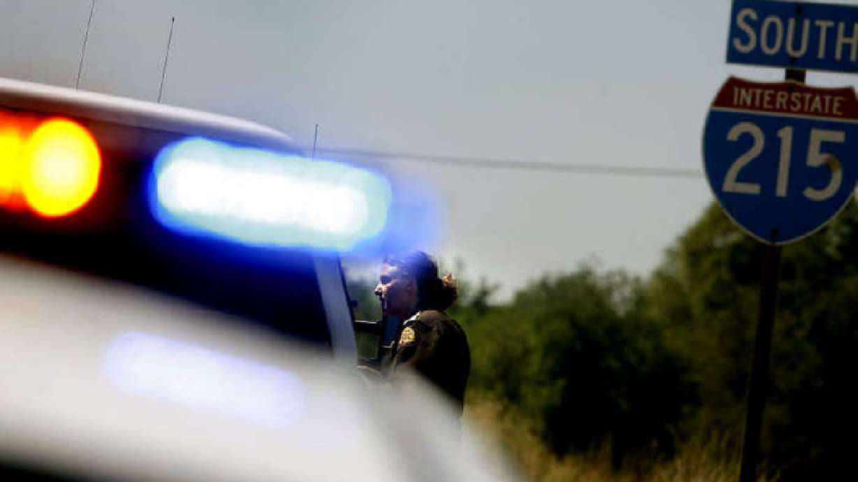 Qué deben hacer los conductores cuando los para un policía