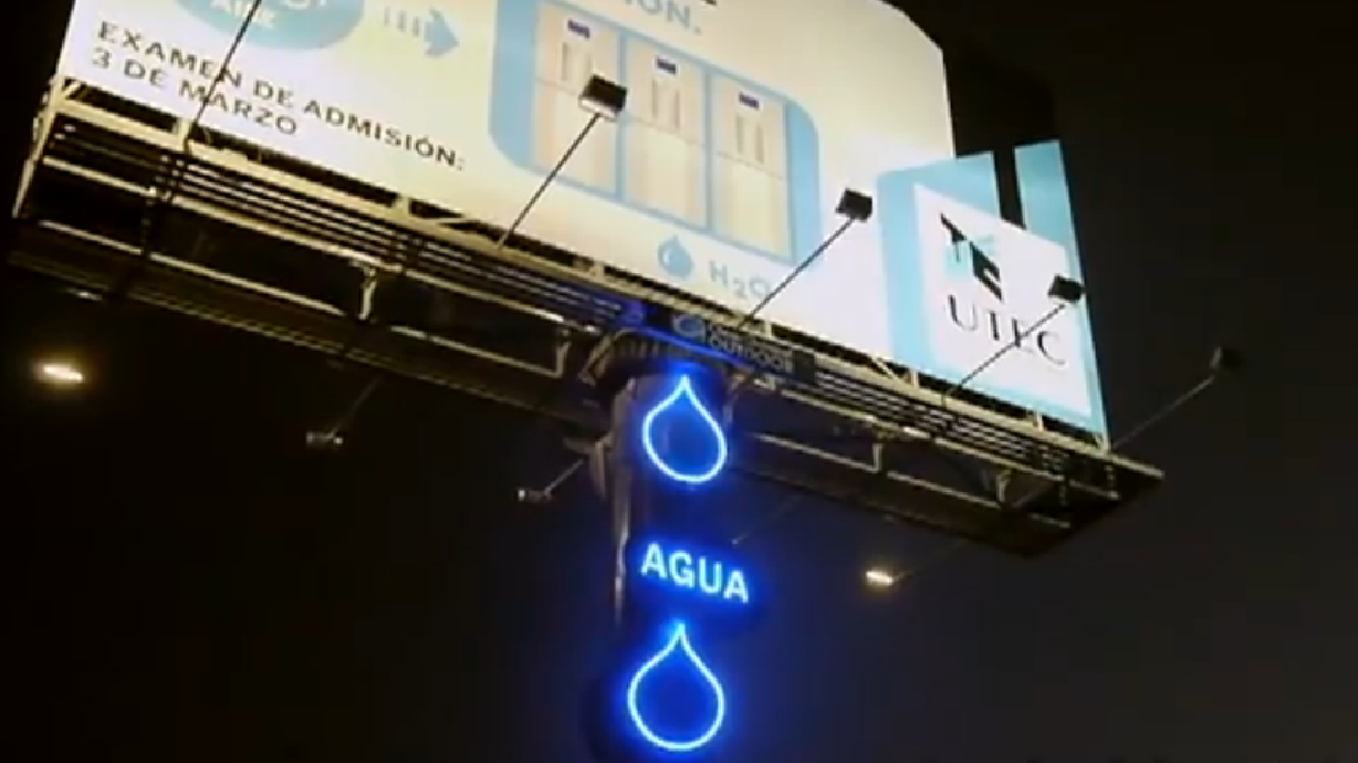 Billboard produces clean drinking water for desert people