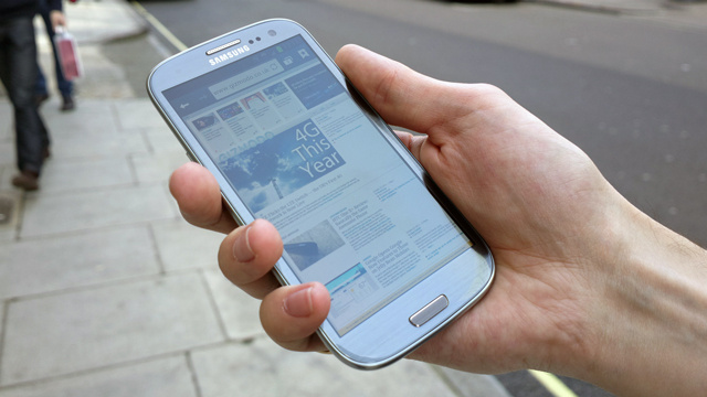 The Samsung Galaxy S III’s Lockscreen Is Full of Holes Too