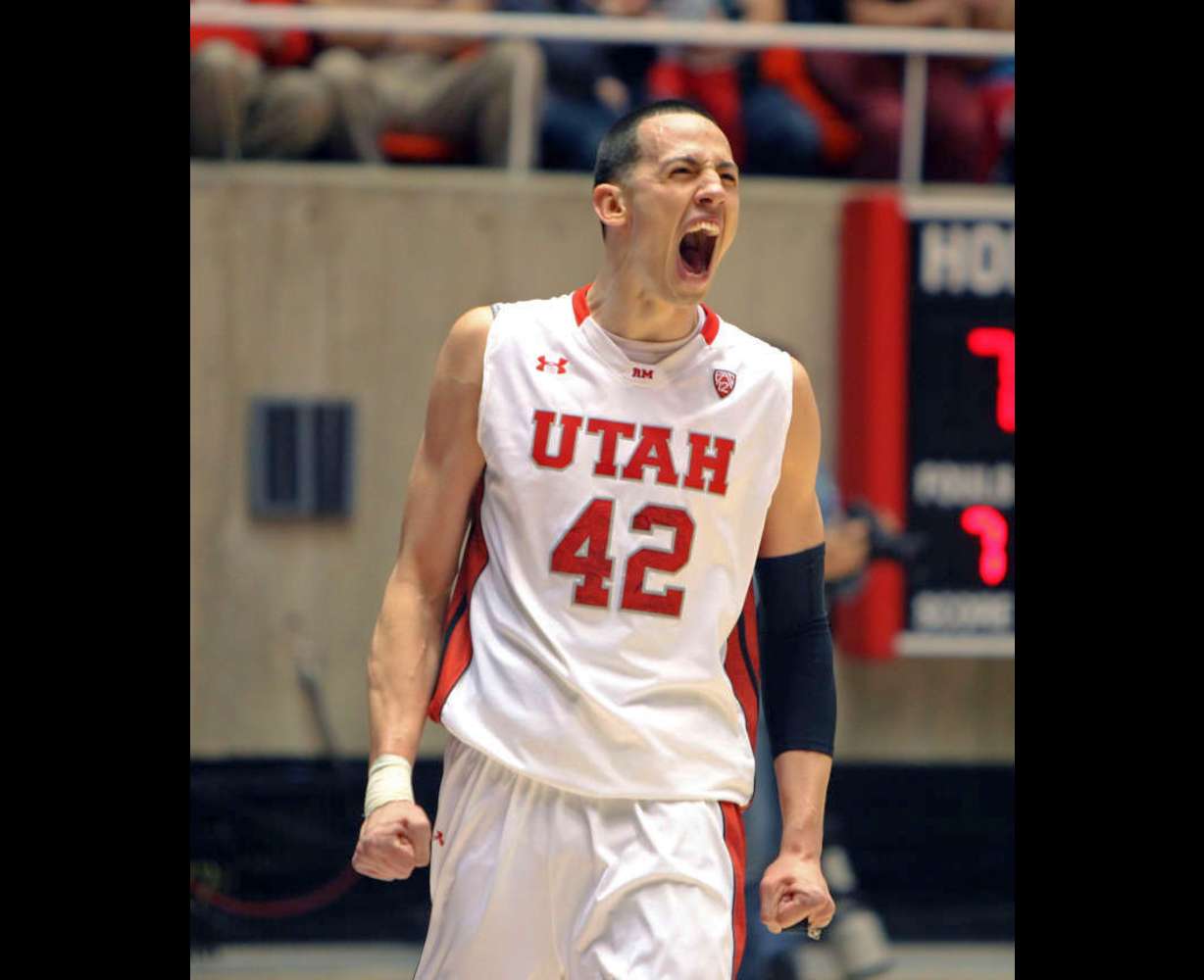 Utah Utes center Jason Washburn (42) celebrates as the University of Utah defeats Oregon State 72-61. (Tom Smart/Deseret News)