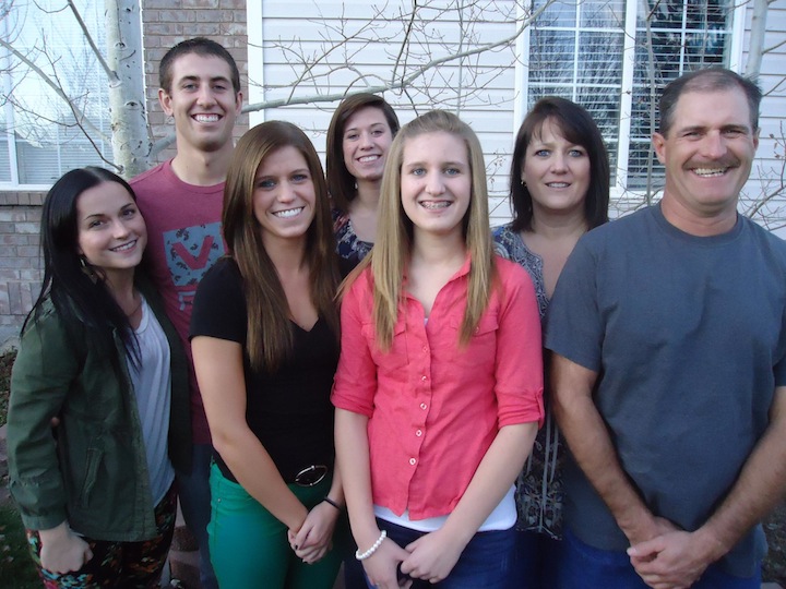 The Valdez family, from left to right: Daughter-in-law Kenna, son Justin, daughter Shakelle, daughter Lexi, daughter Courtney, Mindy, Jeff.