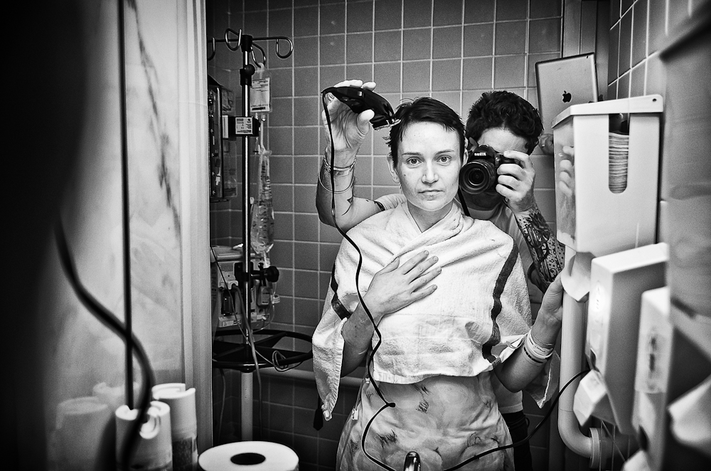 Man honors wife by documenting her cancer battle through pictures