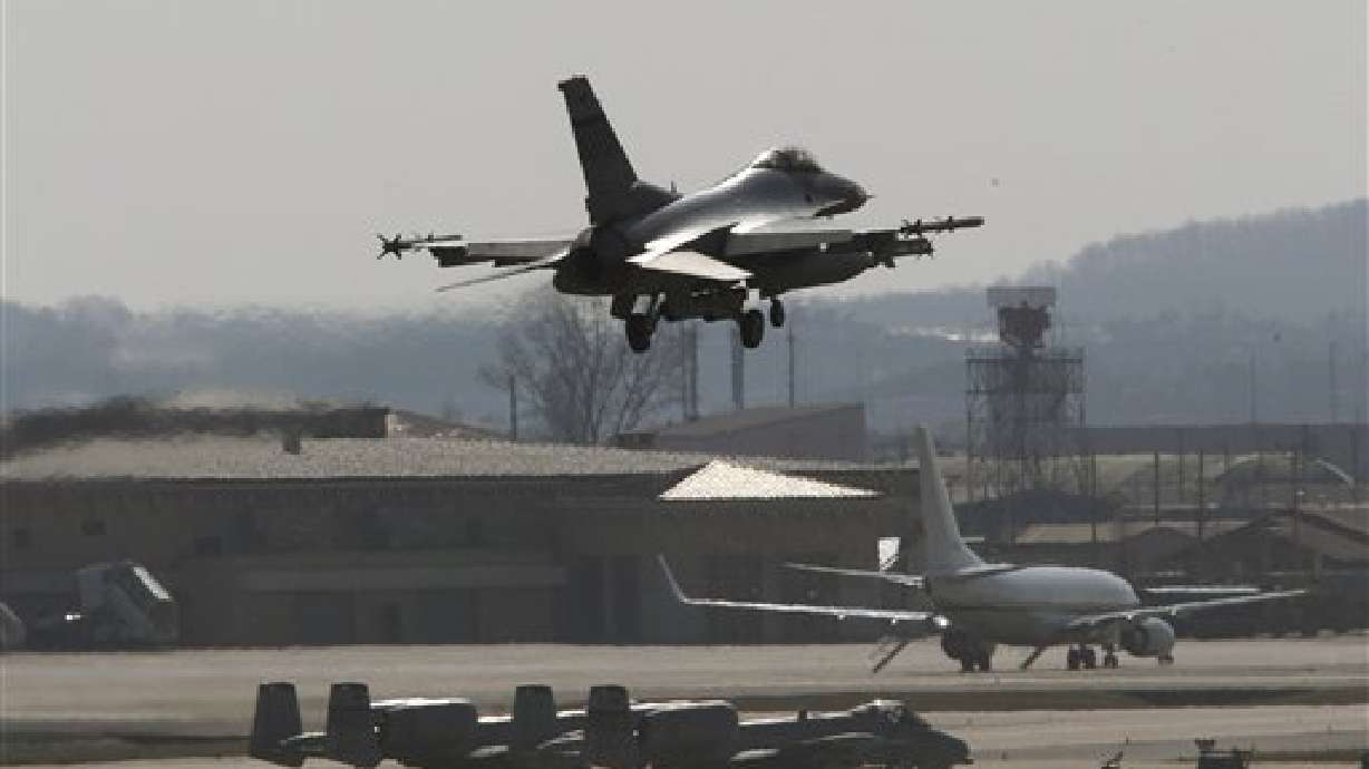 A U.S. Air Force F-16 fighter jet prepares to land on the runway during a military exercise at the Osan U.S. Air Base in Osan, South Korea, April 10, 2013. The United States and 10 other countries condemned North Korea's missile launch on Saturday.