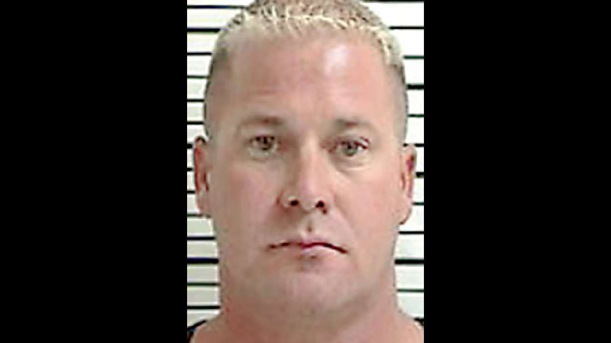 Ex-police officer gets jail time after pleading guilty to attempted bribery charge