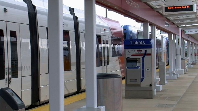 Airport TRAX line opens with free rides and fanfare