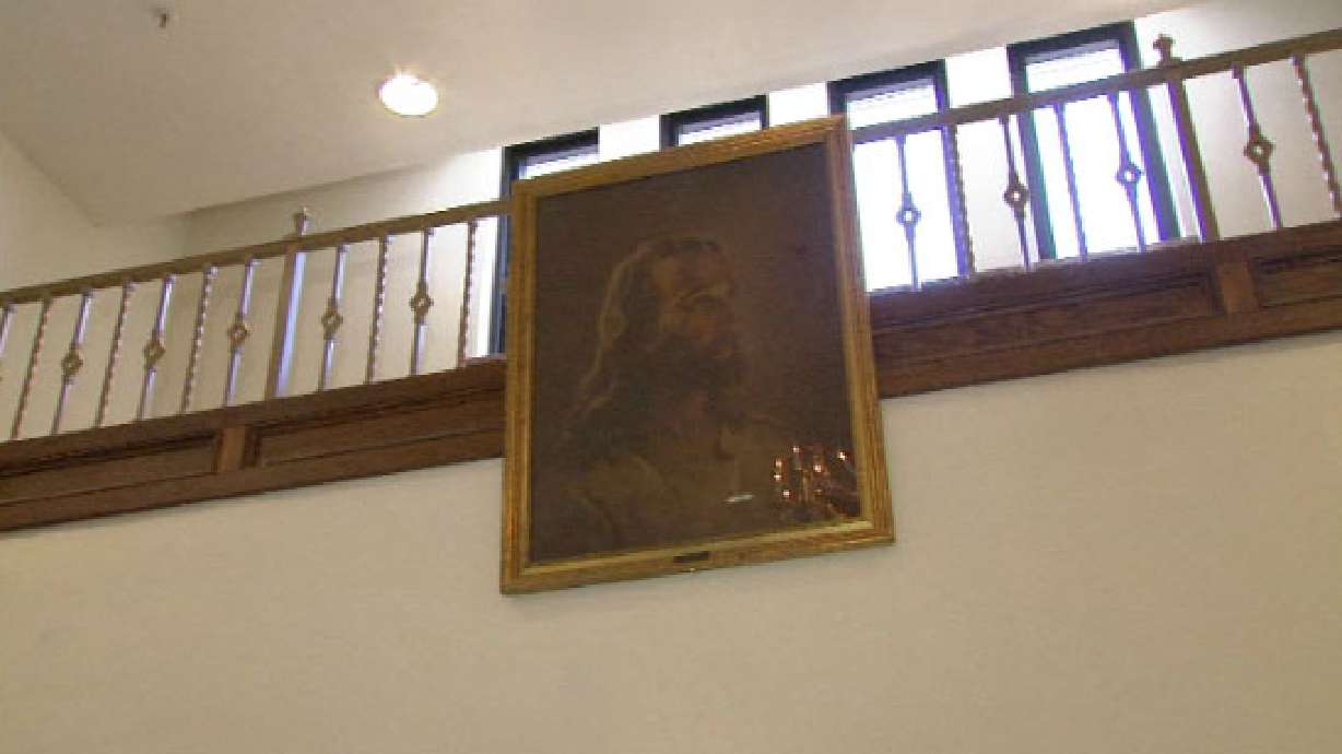 School removes picture of Jesus