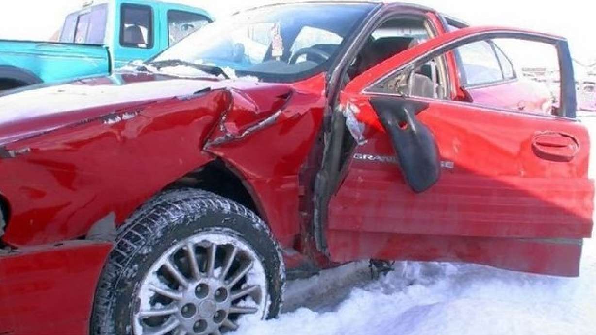 Warrant issued for driver charged with DUI, texting while driving