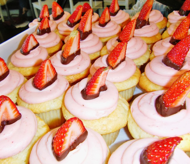 Eat a cupcake, save a life: Bakery teams up with vaccination charity