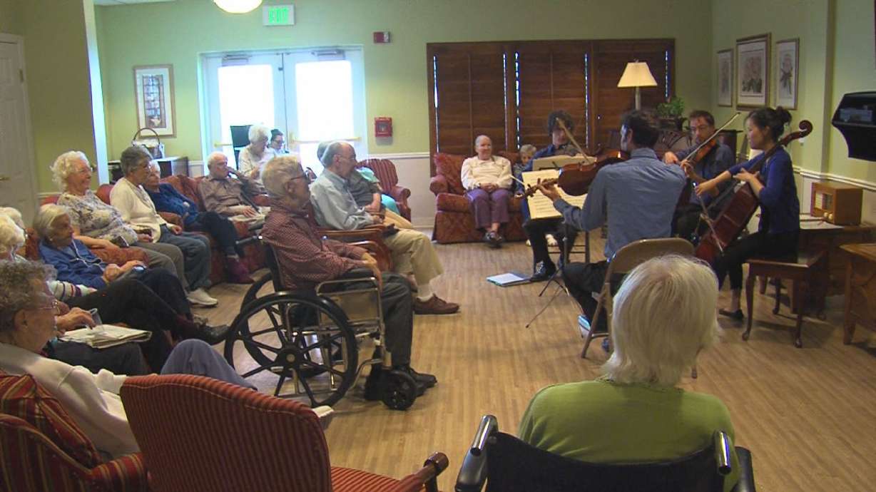 Utah Symphony and Opera gives small performance to Alzheimer patients