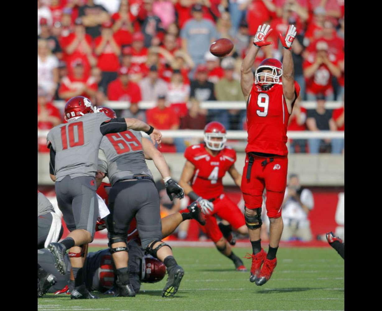 Utah's Trevor Reilly, right, knocks down a pass by Washington State QB Jeff Tuel (Scott G Winterton, Deseret News)