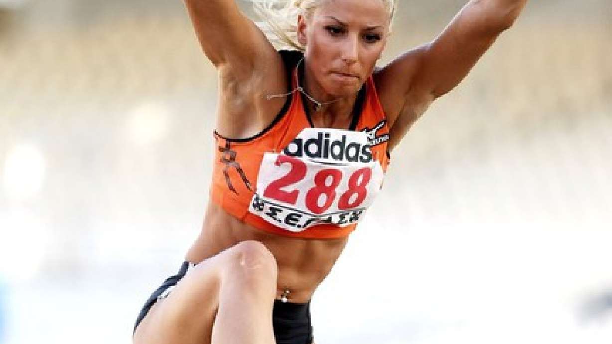 Atleta griega expulsada de los Juegos por racismo