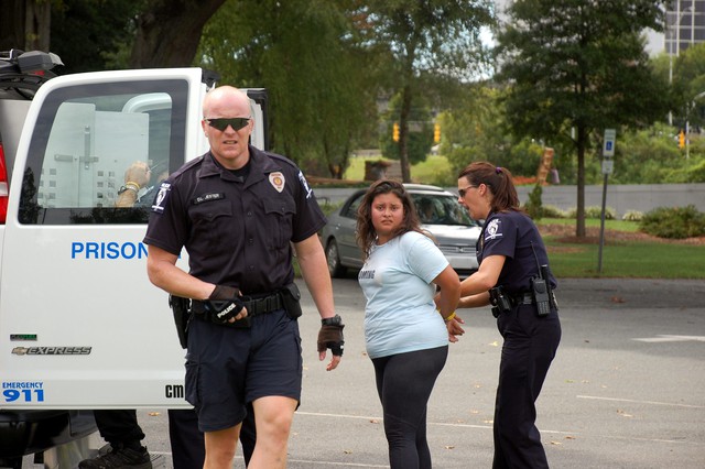 Soñadores infiltrados en una cárcel de inmigración