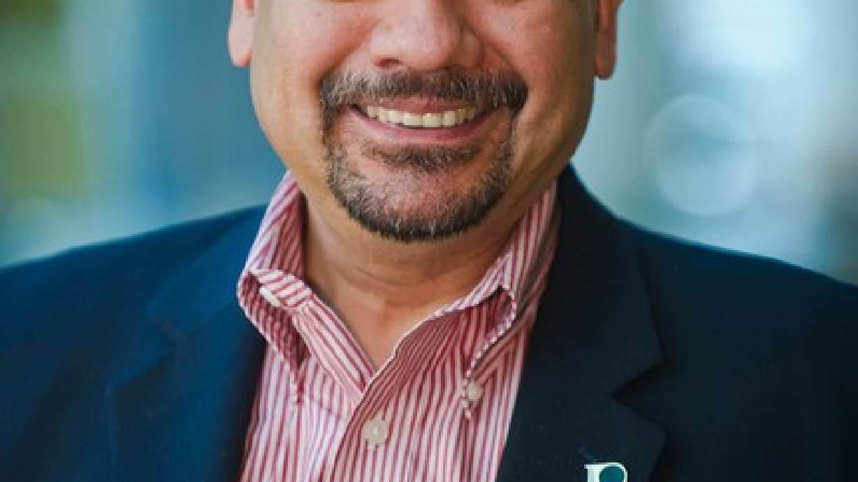 Por qué los latinos tienen que registrarse y votar