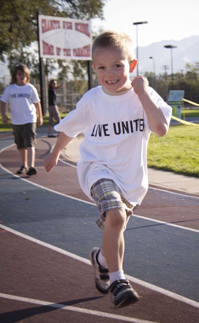 Niños saludables en la meta