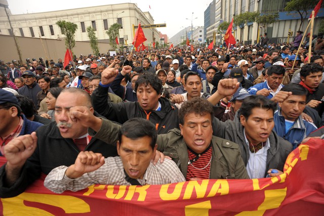 Huelga de maestros en Perú