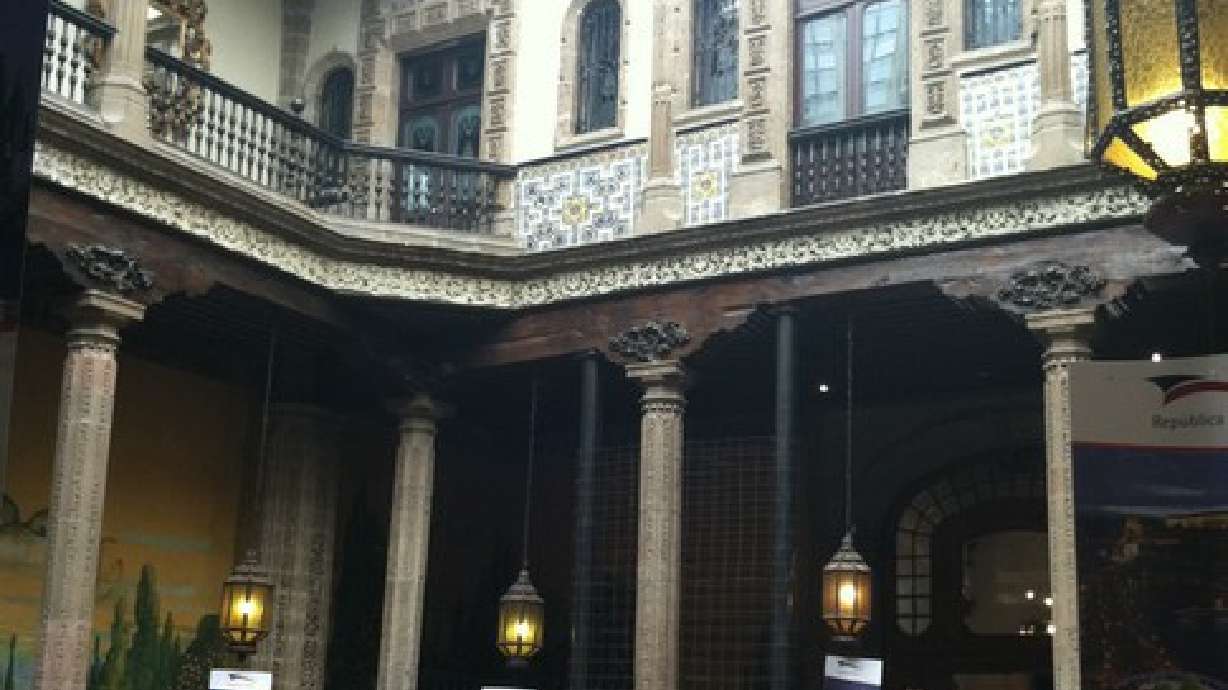 Reyes: “México, Then & Now”.