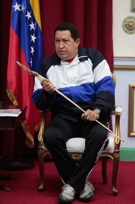 Chávez viaja a Cuba para nueva operación