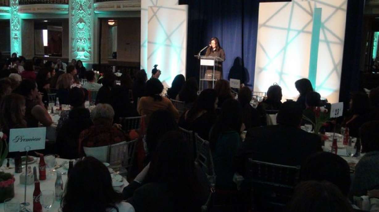 El bilingüismo español-inglés, clave del éxito de las mujeres latinas