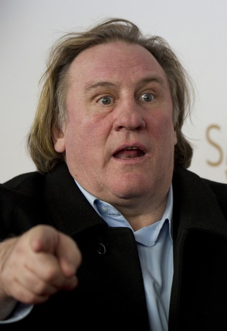 Depardieu entrega su pasaporte francés