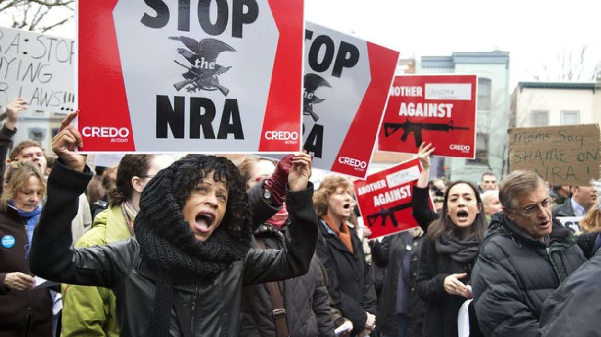 MASACRE DESPIERTA DEBATE DE CONTROL DE ARMAS