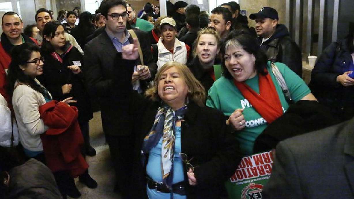 Illinois ofrecerá licencia de conducir a indocumentados