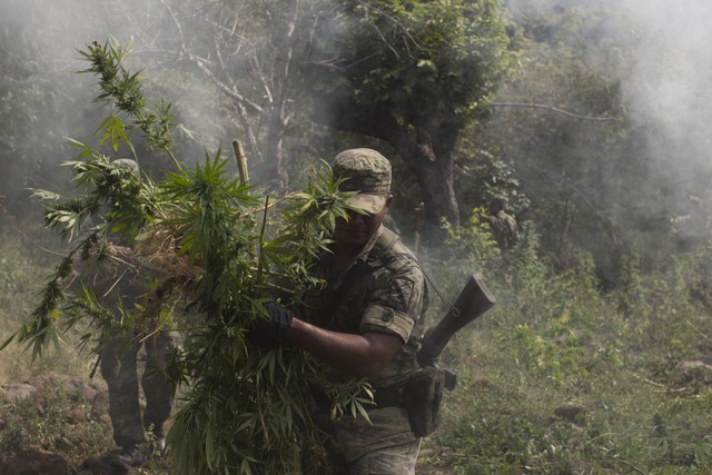 México: Dudas en caso militares ligados a narco