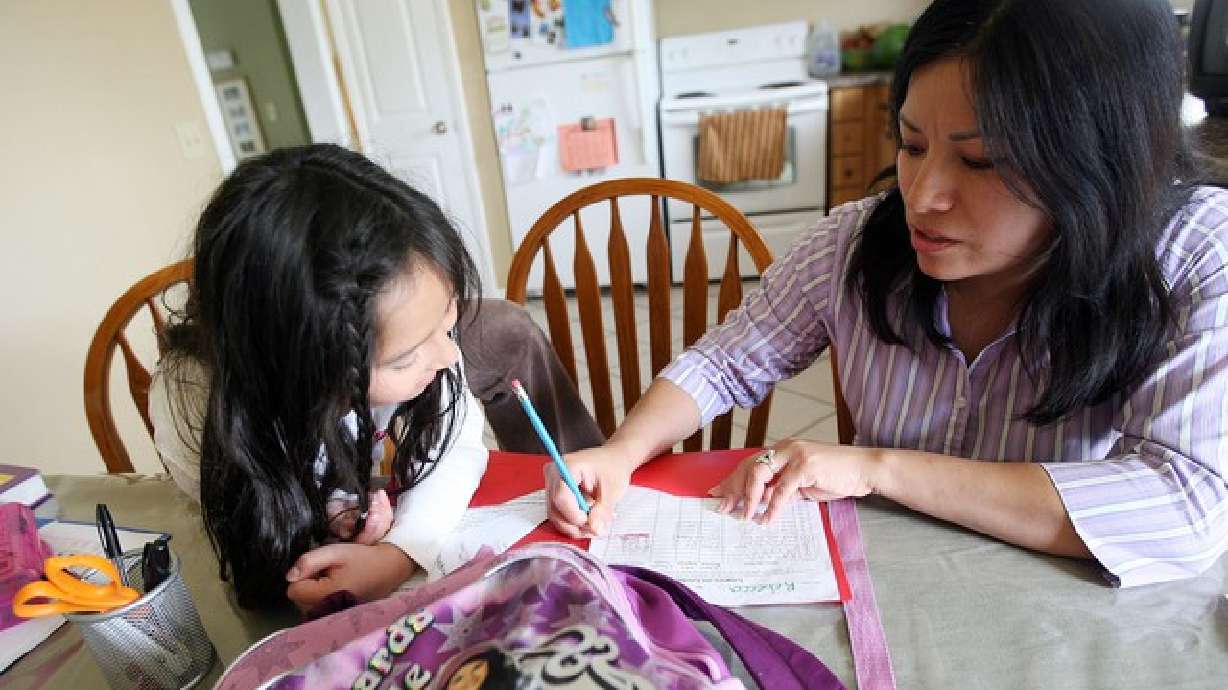 Mi hijo no quiere hablar mi idioma: Tres consejos para esta etapa rebelde