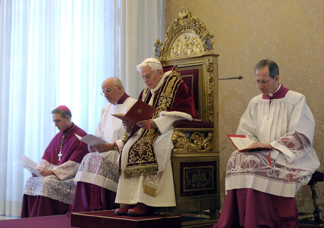 EL PAPA ANUNCIA QUE RENUNCIARÁ EL 28 DE FEBRERO