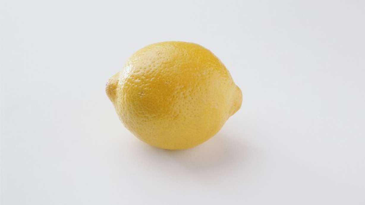 10 razones por tomar agua de limón caliente en ayunas